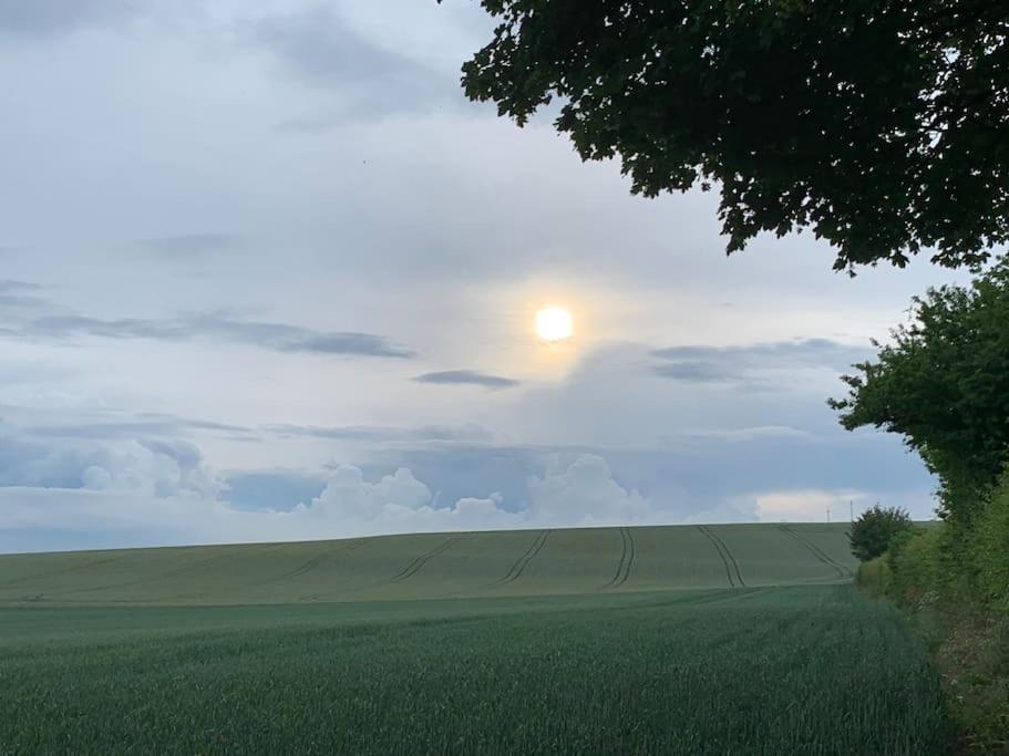 Romantic Shepherds Hut With Stunning Sunsets Hollingbourne 外观 照片