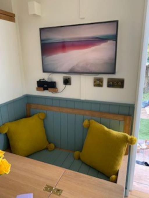 Romantic Shepherds Hut With Stunning Sunsets Hollingbourne 外观 照片