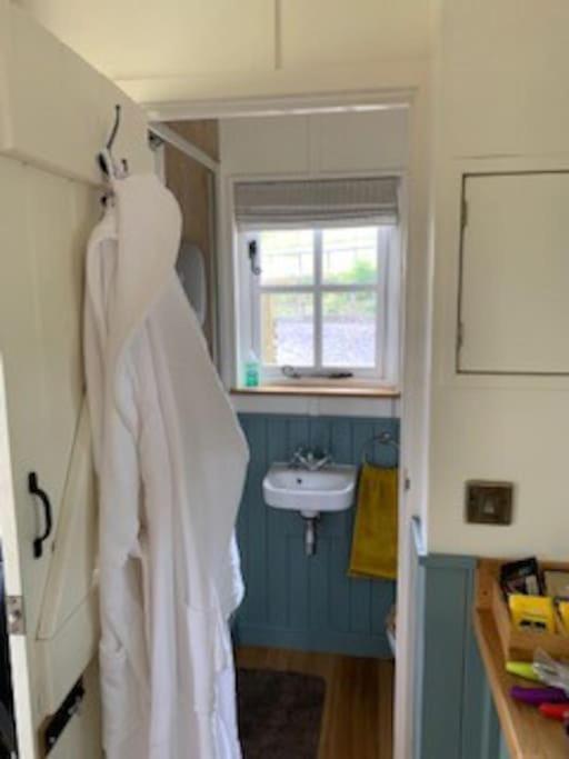 Romantic Shepherds Hut With Stunning Sunsets Hollingbourne 外观 照片